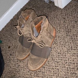 Adidas: Yeezy Boost 750 “Chocolate”